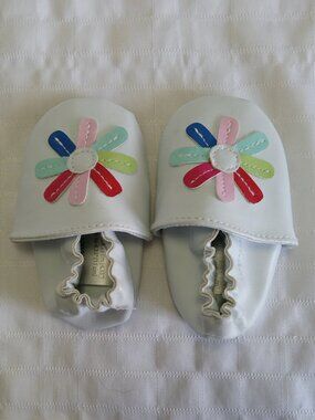 Small white 100% PU loafers with a sun design 4 inches
